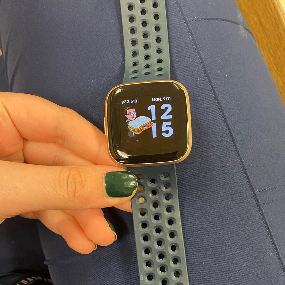 Fitbit versa 2 - Picture 2 of 6